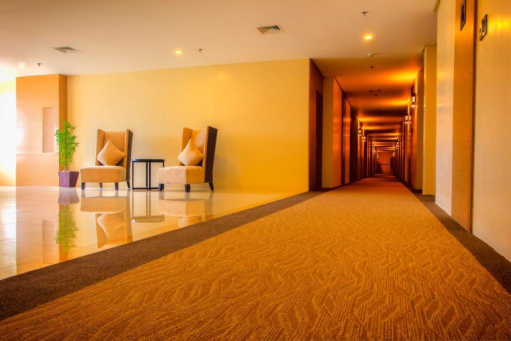 Royce Hotel & Casino Clark Field Habitación foto