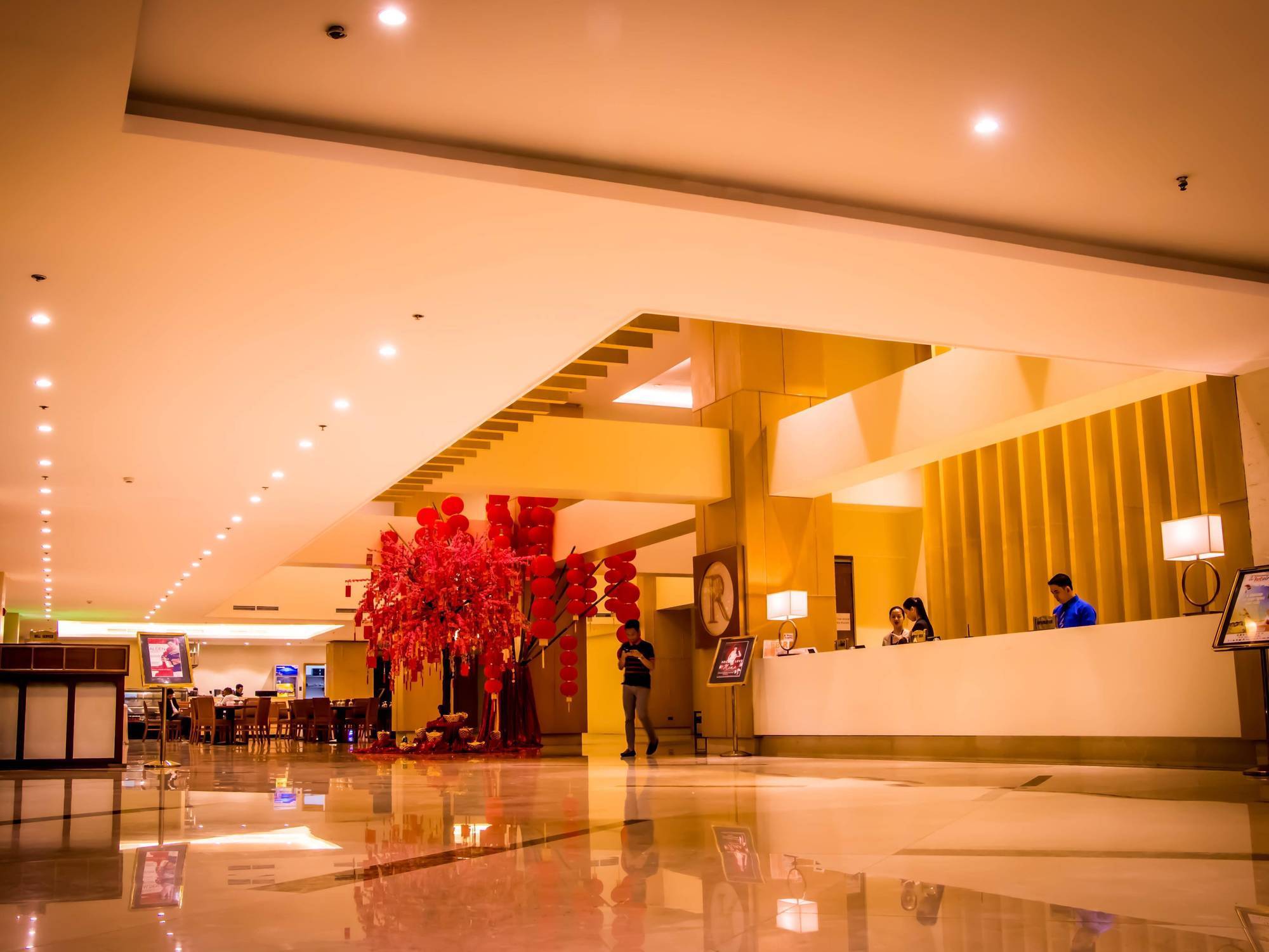 Royce Hotel & Casino Clark Field Exterior foto